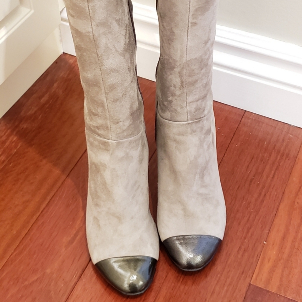 ๐HOST PICK๐ Suede and patent cap-toe Tall - Picture 3 of 5